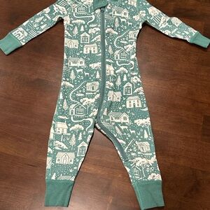 Hanna Andersson Green and White Holiday Pajamas